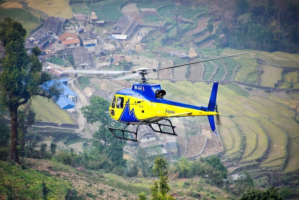 Helicopter Chhomrong