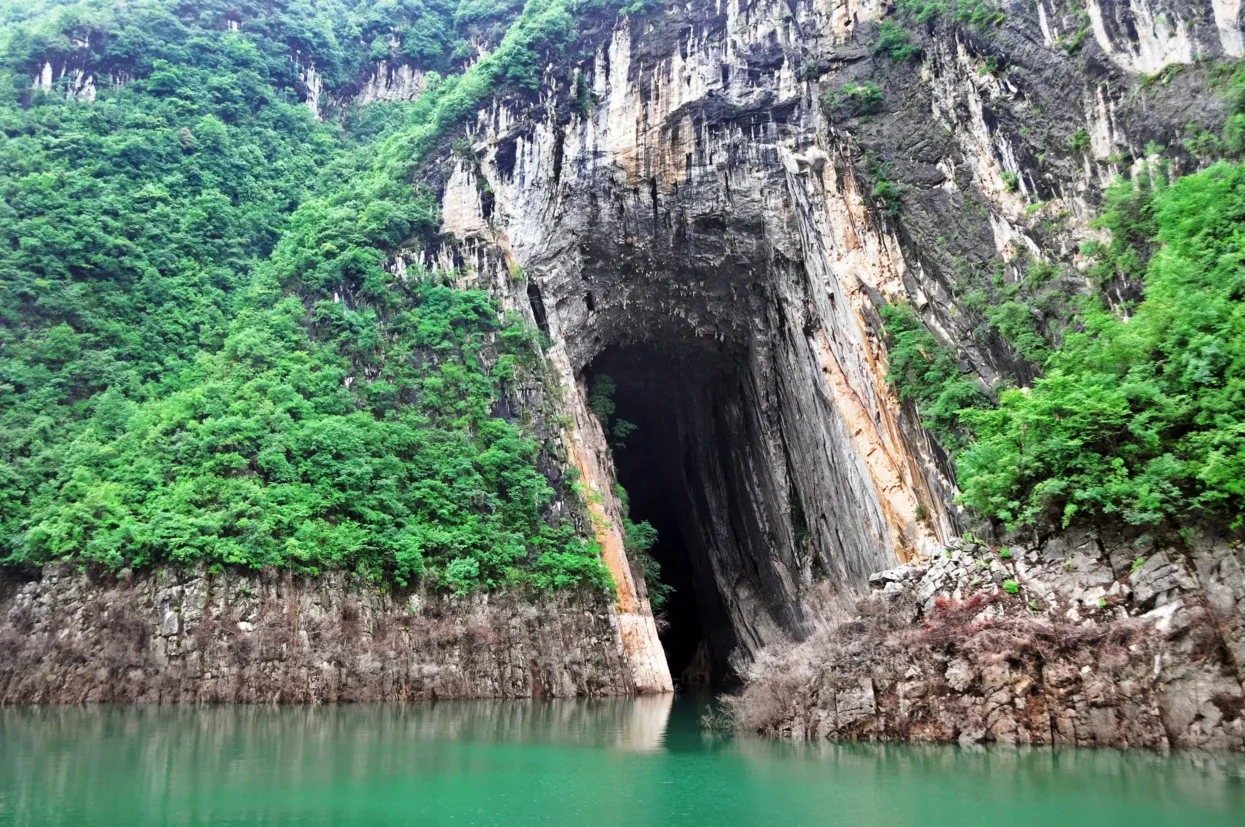 Grotten Shennong River