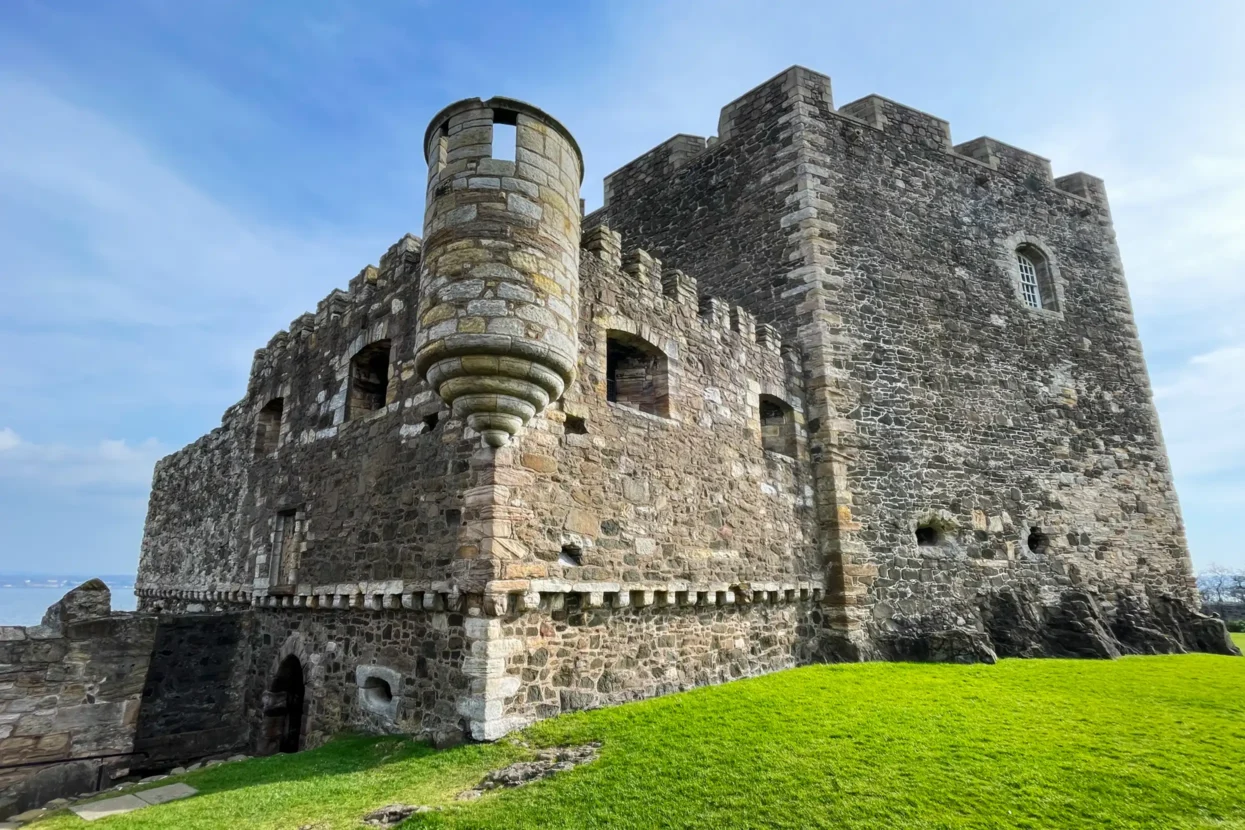 Blackness Castle (Fort William in Outlander)